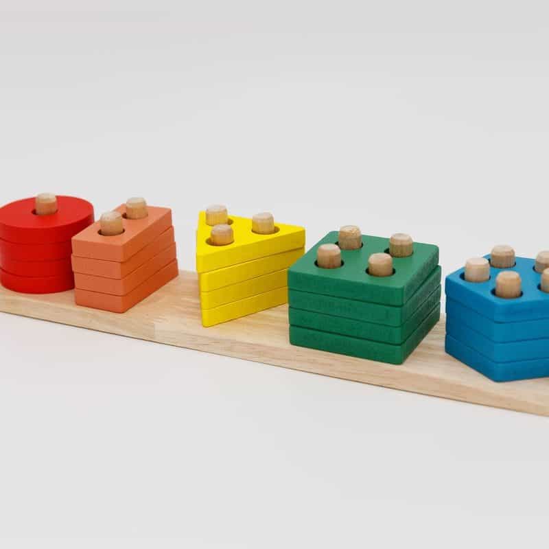 Puzzle de Encaixe de Formas em Madeira